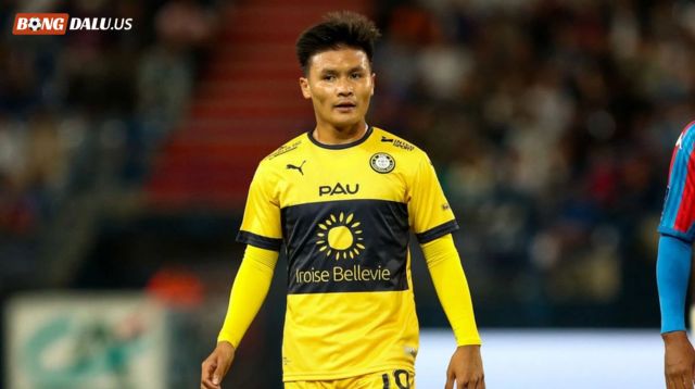 Nguyễn Quang Hải tham gia thi đấu cho CLB Pau vào năm 2022